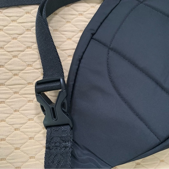 NWT Adidas Originals Black & White Waist  Bag - Picture 3 of 10